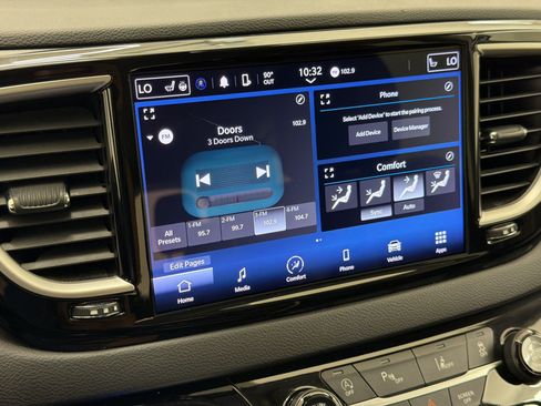 Used 2023 Chrysler Pacifica Touring-L FWD image 19
