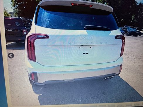 Used 2025 Kia Telluride S FWD image 3