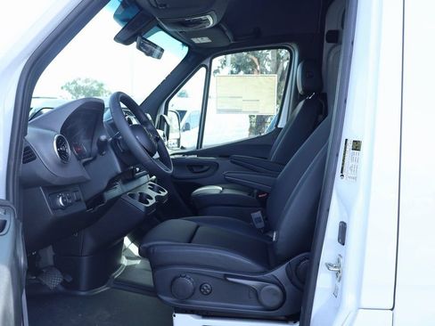 New 2025 Mercedes-Benz Sprinter 2500 image 6