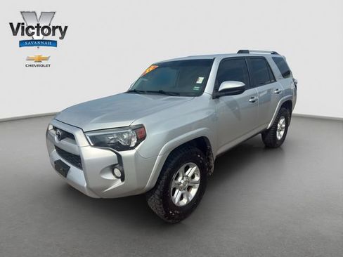 Used 2019 Toyota 4Runner SR5 AWD/4WD image 3