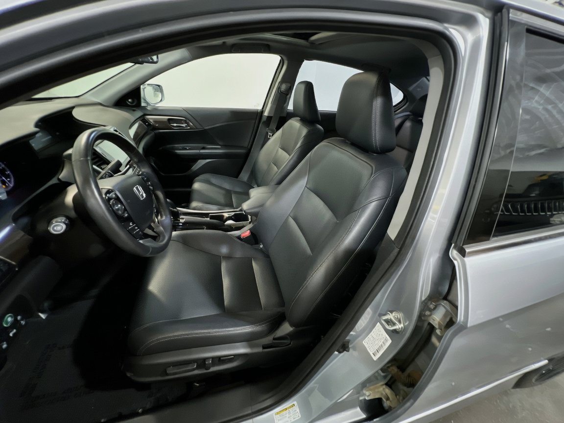 Used 2017 Honda Accord Touring image 15