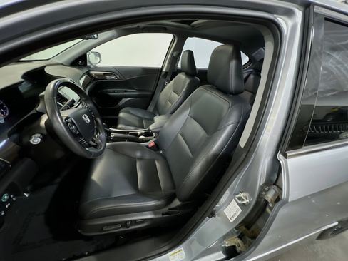 Used 2017 Honda Accord Touring image 15