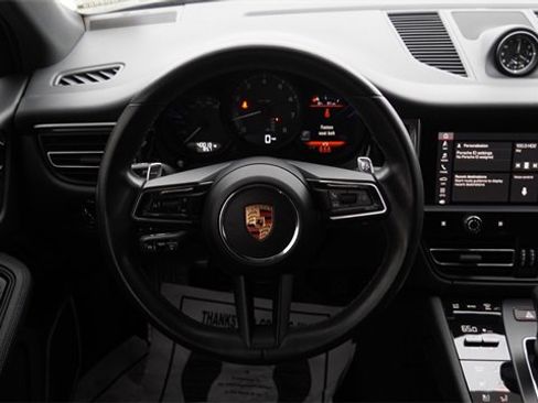 Used 2023 Porsche Macan image 17