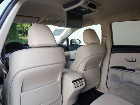 Used 2011 Toyota Venza AWD w/ Convenience Pkg image 18