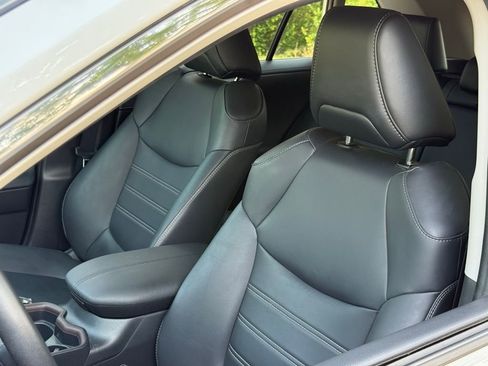 Used 2019 Toyota RAV4 Limited FWD image 20