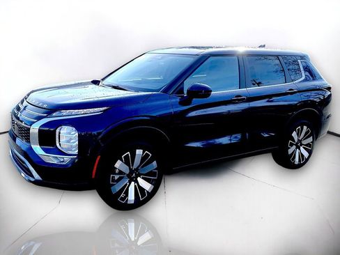 New 2025 Mitsubishi Outlander SE image 2