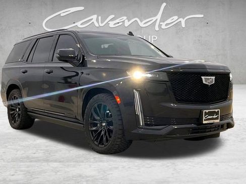 Used 2022 Cadillac Escalade Sport Platinum w/ LPO, ONYX Package AWD/4WD image 3