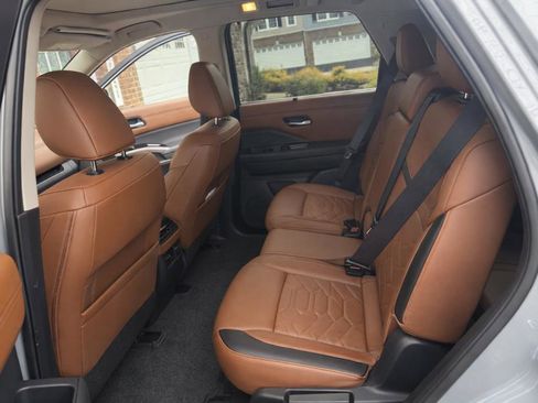 Certified 2025 Nissan Pathfinder Platinum w/ Cargo Package image 6