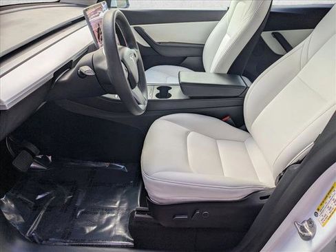 Used 2021 Tesla Model Y Long Range image 16