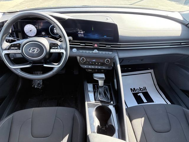 Used 2023 Hyundai Elantra SEL w/ Convenience Package FWD image 8