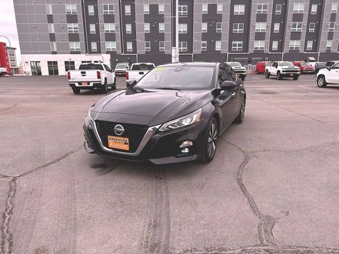 Used 2020 Nissan Altima 2.5 SV image 1