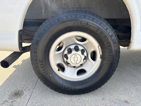 Used 2018 Chevrolet Express 3500 w/ Driver Convenience Package RWD image 43