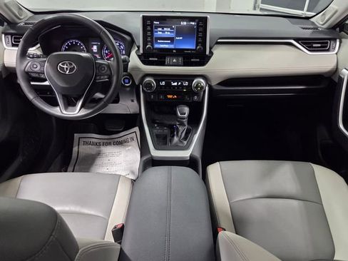 Used 2021 Toyota RAV4 XLE Premium FWD image 8