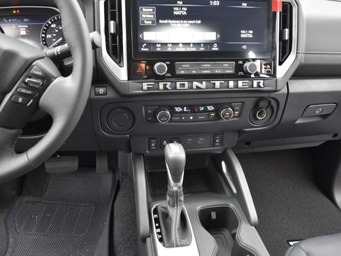 Certified 2025 Nissan Frontier SV w/ SV Convenience Package image 9