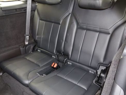 Used 2019 Land Rover Discovery HSE AWD/4WD image 7