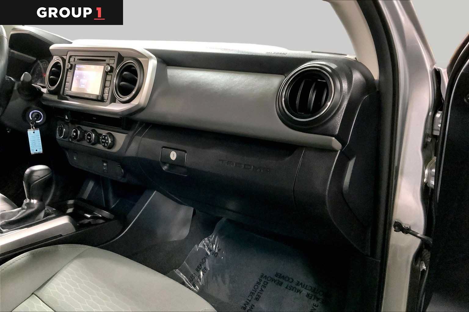 Certified 2017 Toyota Tacoma SR5 AWD/4WD image 19