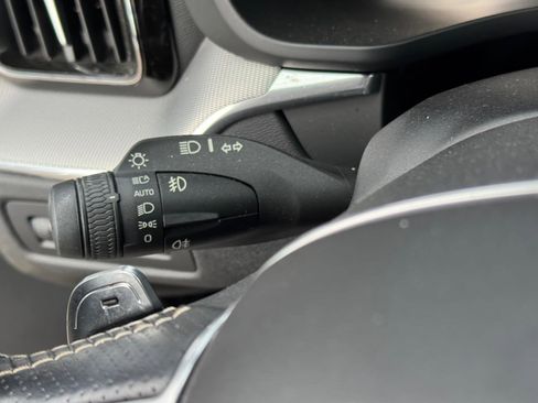 Used 2018 Volvo XC60 T6 R-Design image 13