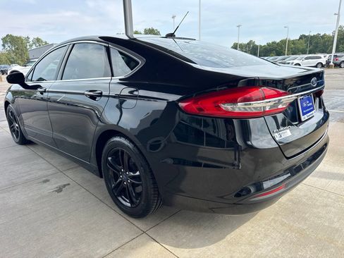 Certified 2018 Ford Fusion SE w/ Fusion SE Technology Package FWD image 5