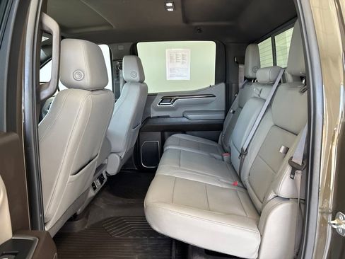 Used 2023 Chevrolet Silverado 1500 LT AWD/4WD image 16