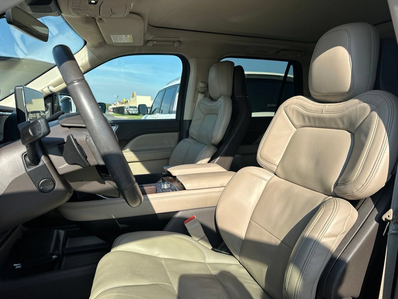 Used 2024 Lincoln Navigator L Reserve AWD/4WD image 8