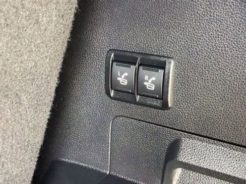 Used 2025 Toyota Sequoia Platinum image 12