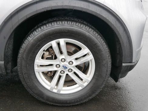 Used 2021 Ford Explorer XLT w/ Equipment Group 202A image 6