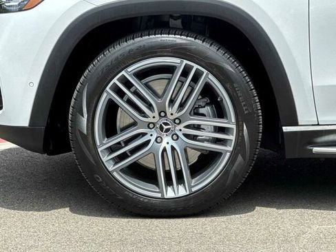 Used 2025 Mercedes-Benz GLS 450 4MATIC image 37