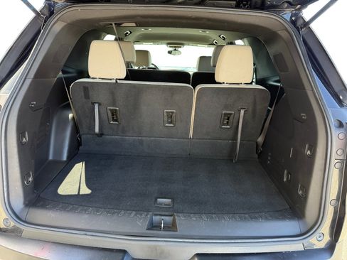 Used 2022 Chevrolet Traverse LS FWD image 17