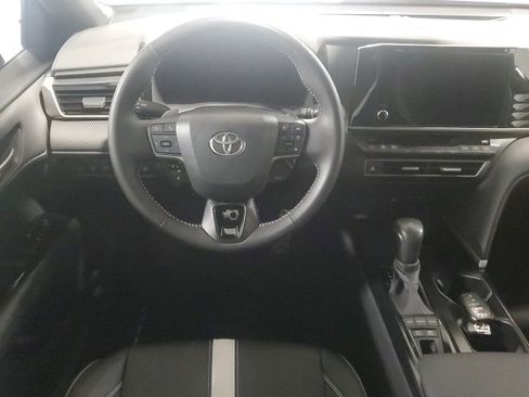 Used 2025 Toyota Camry SE image 14