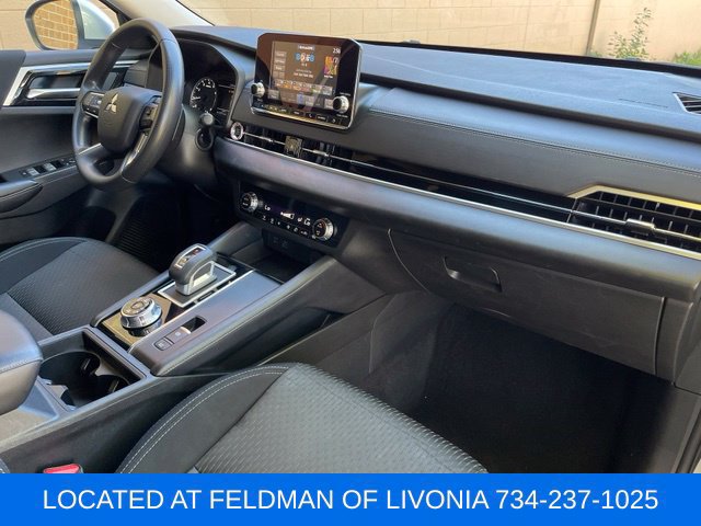 Used 2024 Mitsubishi Outlander ES AWD/4WD image 29