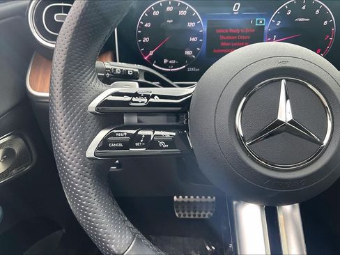 Used 2024 Mercedes-Benz GLC 300 4MATIC image 23
