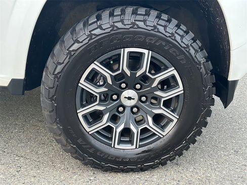 Used 2024 Chevrolet Colorado Z71 w/ Z71 Convenience Package 2 image 9