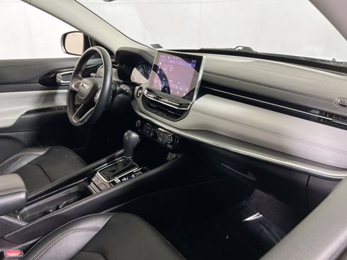 Used 2022 Jeep Compass Limited w/ Sun and Sound Group image 27