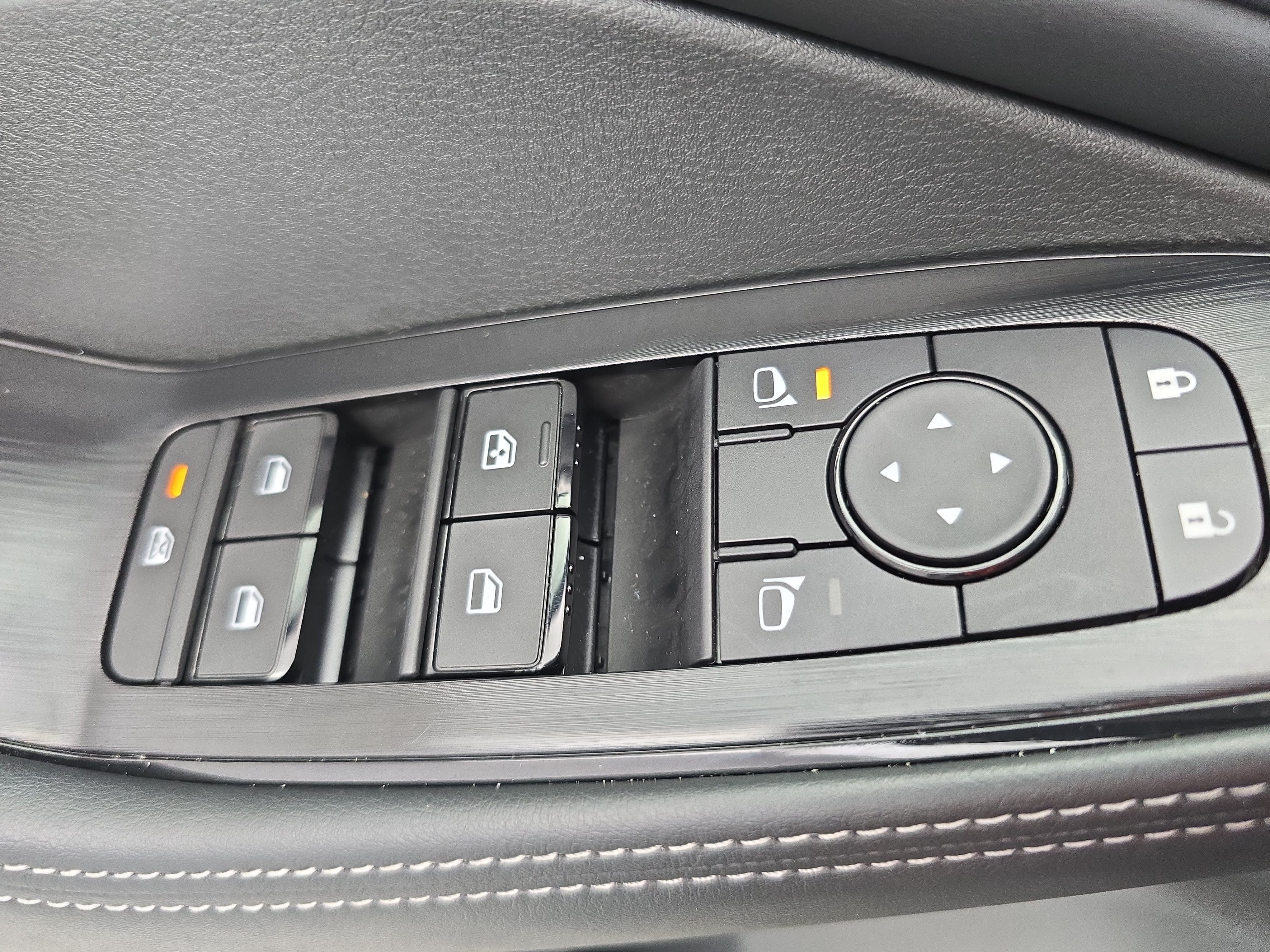 Certified 2026 Nissan Rogue SV FWD image 27