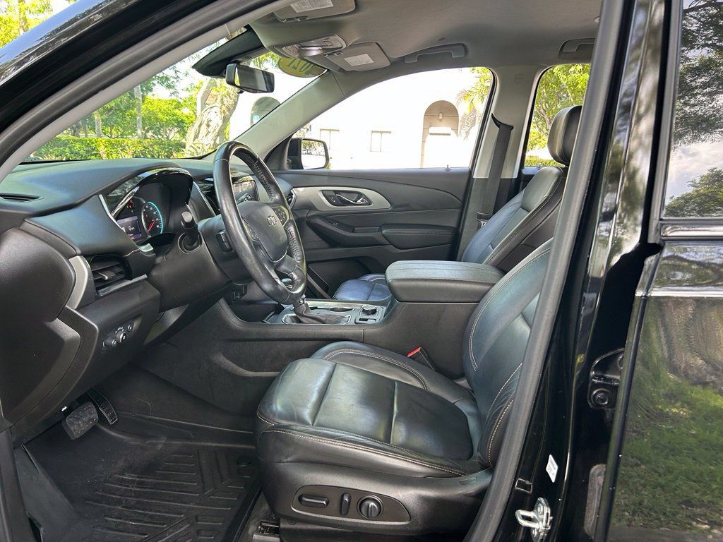 Used 2021 Chevrolet Traverse RS FWD image 16