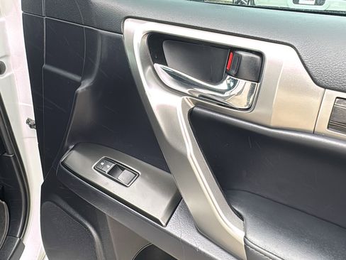 Used 2023 Lexus GX 460 Premium image 32