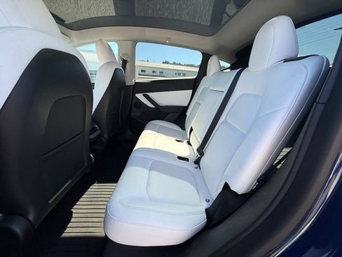 Used 2022 Tesla Model Y Long Range AWD/4WD image 11