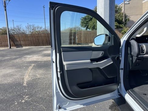 New 2025 Ford Expedition Active image 11