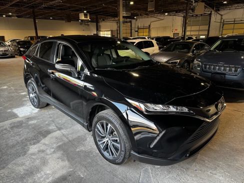 Used 2021 Toyota Venza LE AWD/4WD image 2
