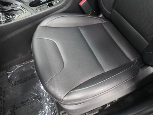 Used 2022 Kia Niro Touring Special Edition FWD image 12