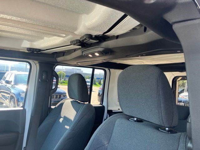 Certified 2025 Jeep Wrangler Unlimited Sahara AWD/4WD image 13
