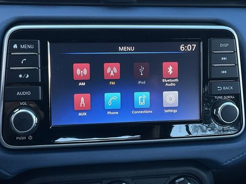 Used 2025 Nissan Versa SV image 27