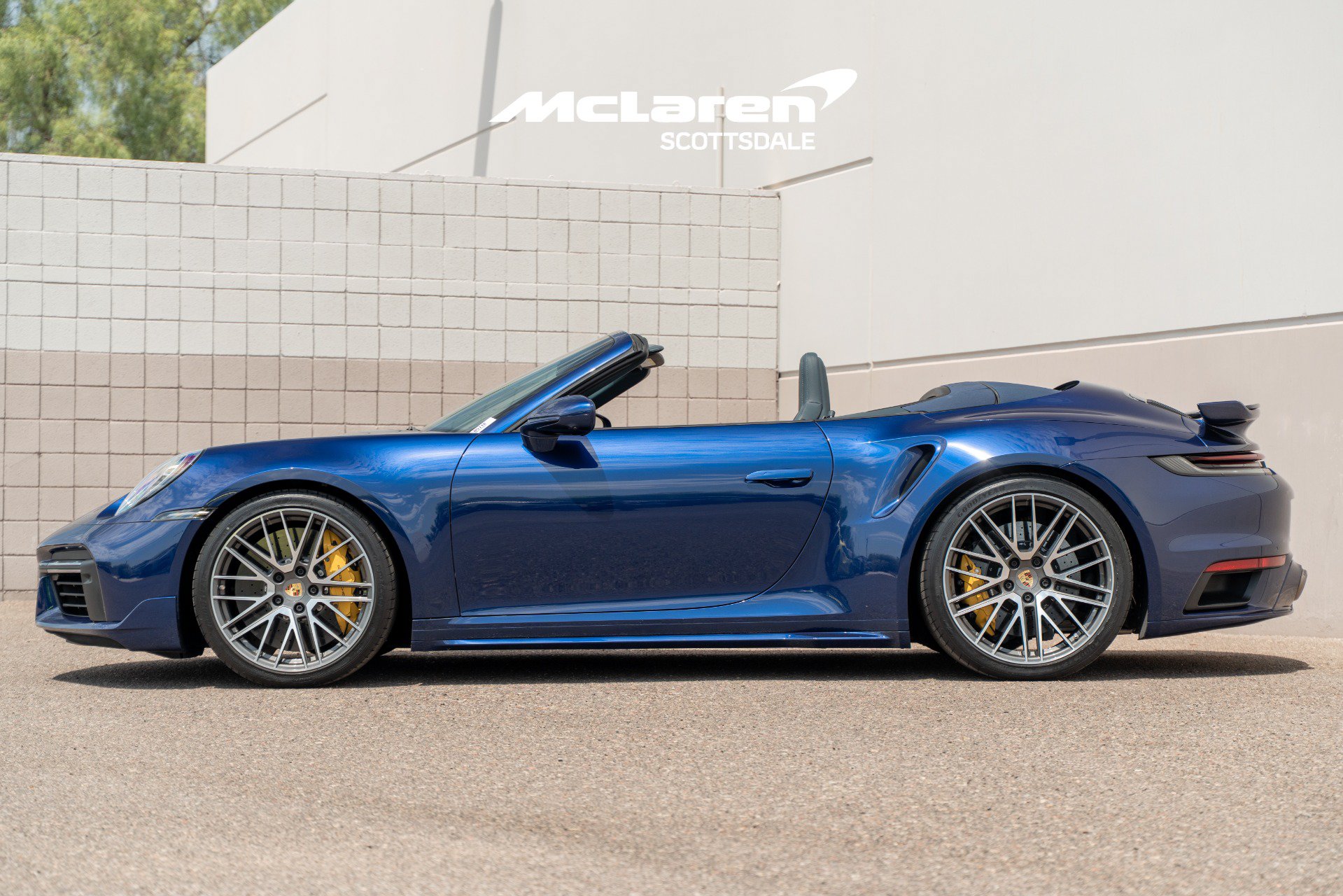 Used 2022 Porsche 911 Cabriolet AWD/4WD image 4
