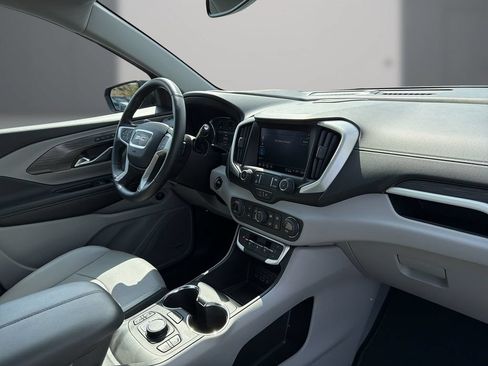 Used 2024 GMC Terrain SLT w/ Infotainment Package II FWD image 16