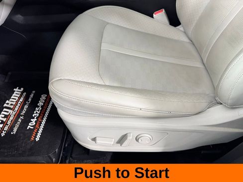 Used 2025 Kia Sorento S image 11