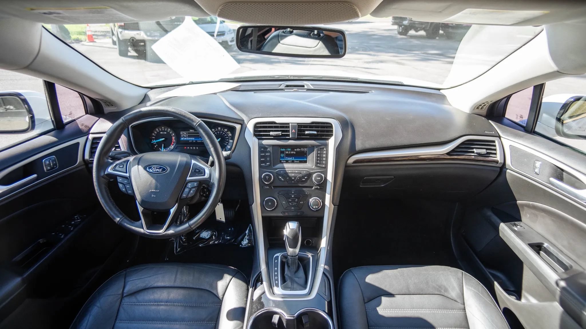 Used 2014 Ford Fusion SE w/ Equipment Group 202A FWD image 18
