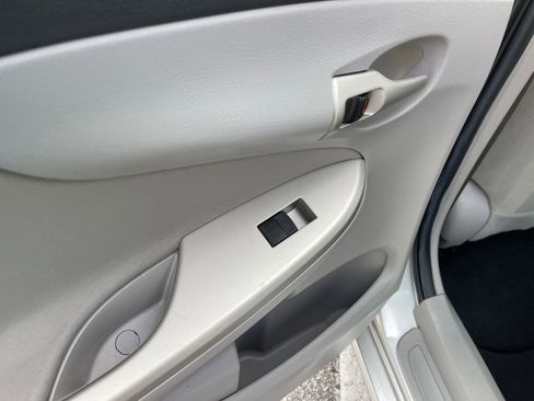 Used 2012 Toyota Corolla LE image 21