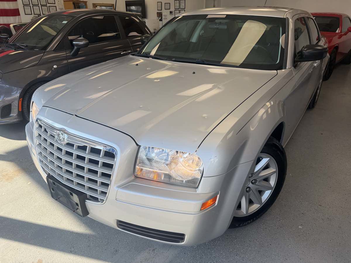 Used 2008 Chrysler 300 LX RWD image 8
