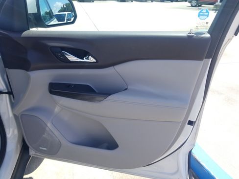 Used 2018 GMC Acadia SLT FWD image 16