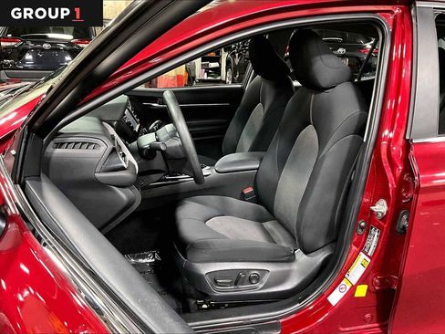 Certified 2018 Toyota Camry LE w/ Convenience Package FWD image 8